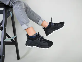Черные кожаные кроссовки с вставками сетки для мальчика