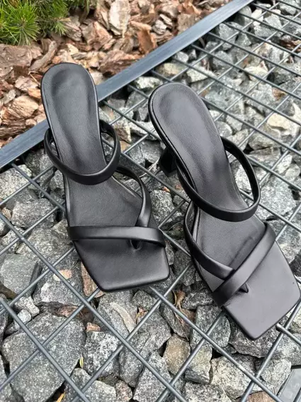 Шлепанцы женские кожаные черного цвета на каблуке фото 23 — интернет-магазин Tapok