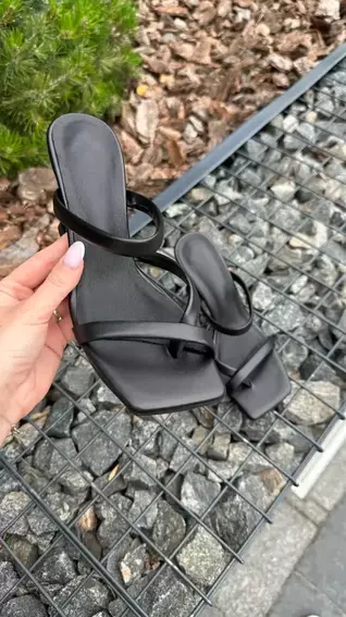 Шлепанцы женские кожаные черного цвета на каблуке фото 24 — интернет-магазин Tapok