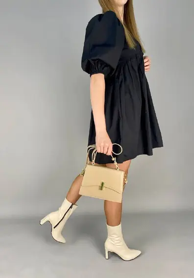 Ботинки женские кожаные молочные на каблуке демисезонные фото 4 — интернет-магазин Tapok