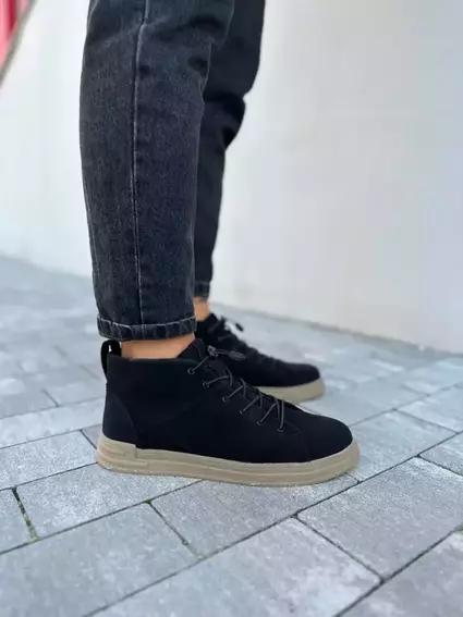 Ботинки мужские замшевые черного цвета демисезонные фото 1 — интернет-магазин Tapok
