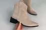 Ботинки казаки женские замшевые бежевого цвета на каблуке демисезонные Фото 12