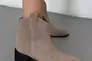 Ботинки казаки женские замшевые бежевого цвета на каблуке демисезонные Фото 14