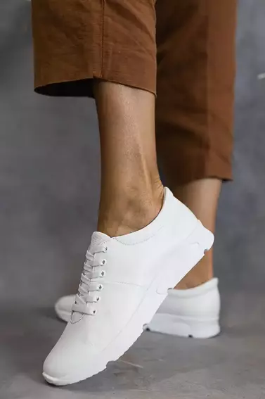 Жіночі кросівки шкіряні весняно-осінні білі Milord Olimp фото 3 — інтернет-магазин Tapok