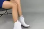 Ботинки казаки женские кожа рептилия белого цвета на каблуке демисезонные Фото 5