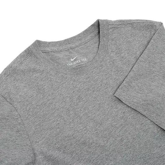 Футболка Nike M Nsw Club Tee Grey AR4997-064 фото 4 — інтернет-магазин Tapok