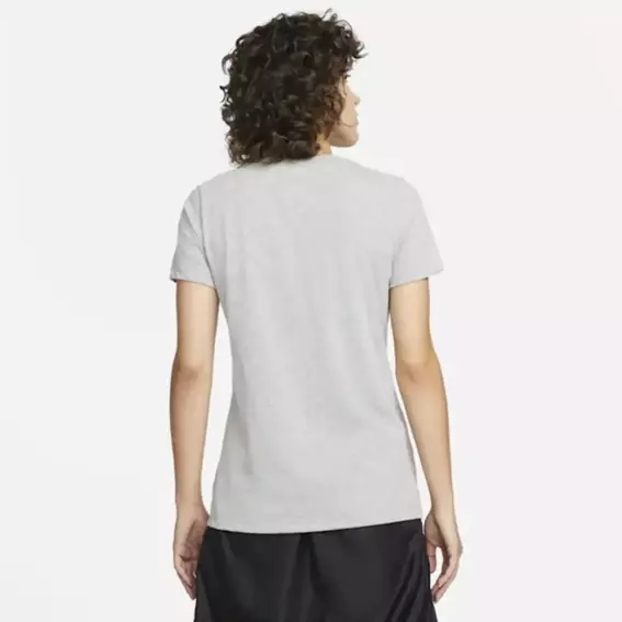 Футболка Nike Club T-Shirt Grey Dn2393-063 фото 3 — інтернет-магазин Tapok