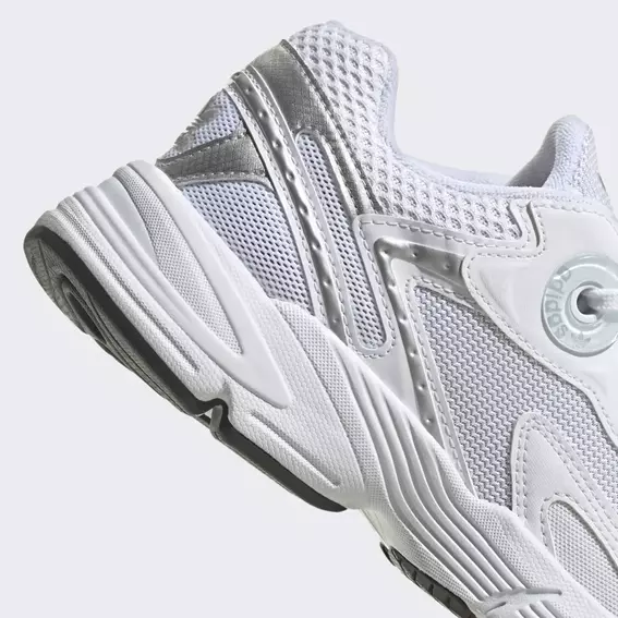 Кроссовки Adidas Astir Shoes White Gy5565 фото 2 — интернет-магазин Tapok