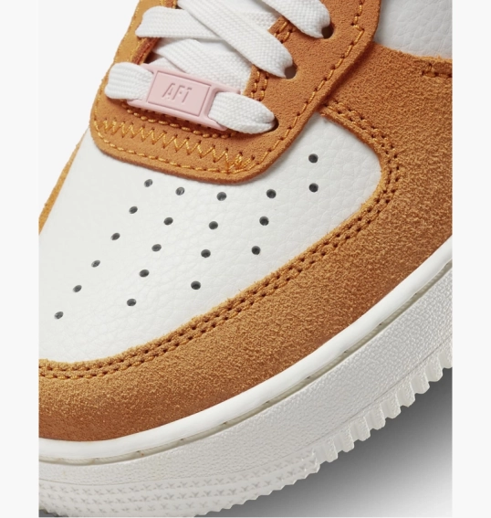 Кроссовки Nike Air Force 1 Lxx Brown/White Dq0858-100 фото 23 — интернет-магазин Tapok