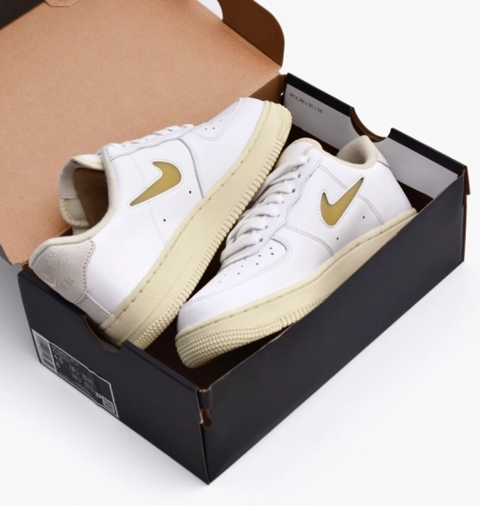 Кросівки чоловічі Nike Air Force 1 07 Jewel Pale White Dc8894-100 фото 17 — інтернет-магазин Tapok