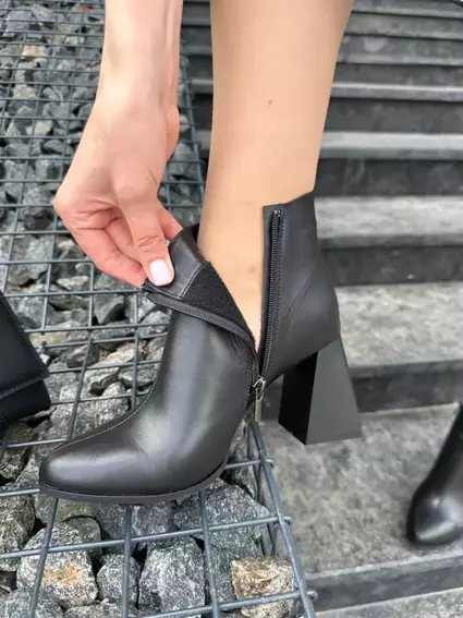 Ботильоны женские кожаные черного цвета на каблуках демисезонные фото 6 — интернет-магазин Tapok