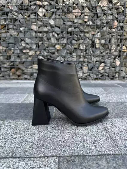 Ботильоны женские кожаные черного цвета на каблуках демисезонные фото 13 — интернет-магазин Tapok