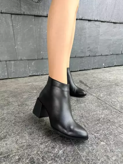Ботильоны женские кожаные черные на каблуках демисезонные фото 1 — интернет-магазин Tapok
