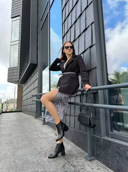 Ботильоны женские кожаные черные на каблуках демисезонные фото 6 — интернет-магазин Tapok