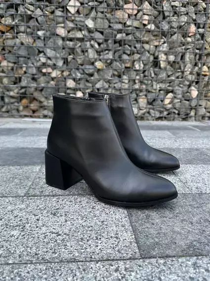 Ботильоны женские кожаные черные на каблуках демисезонные фото 10 — интернет-магазин Tapok