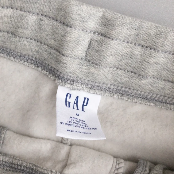 Брюки Gap Logo Fleece Joggers Light Heather Gray n 221236001-2 фото 16 — интернет-магазин Tapok