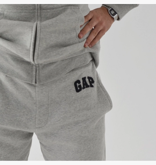 Брюки Gap Logo Fleece Joggers Light Heather Gray n 221236001-2 фото 39 — интернет-магазин Tapok