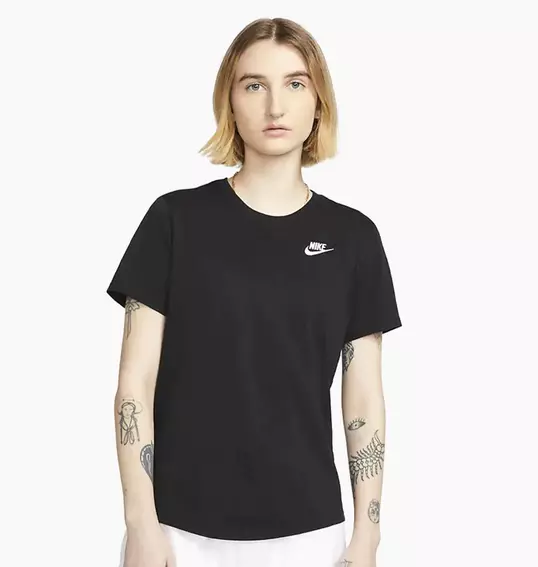 Футболка Nike W Nsw Tee Club Black Dx7902-010 фото 1 — интернет-магазин Tapok