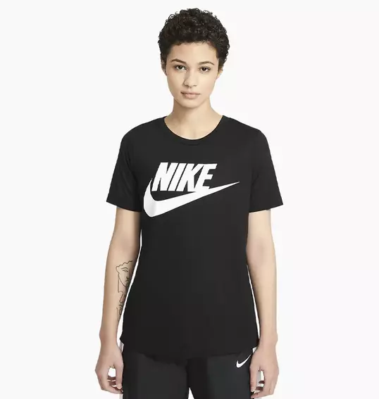 Футболка Nike Sportswear Black AT5464-010 фото 1 — інтернет-магазин Tapok