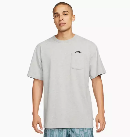 Футболка Nike Sportswear Premium Essentials MenS Pocket T-Shirt Grey DQ9295-063 фото 1 — інтернет-магазин Tapok