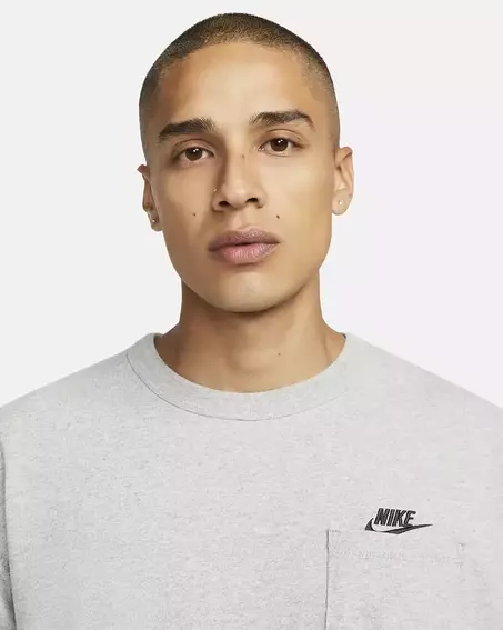 Футболка чоловіча Nike Sportswear Premium Essentials Grey DQ9295-063 фото 4 — інтернет-магазин Tapok