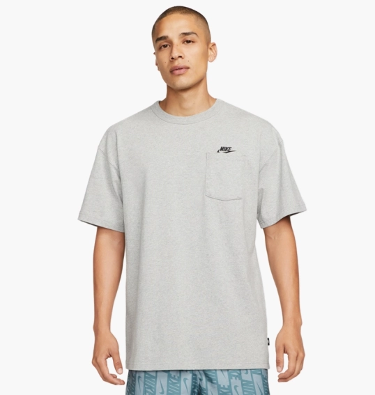 Футболка Nike Sportswear Premium Essentials Mens Pocket T-Shirt Grey DQ9295-063 фото 5 — интернет-магазин Tapok