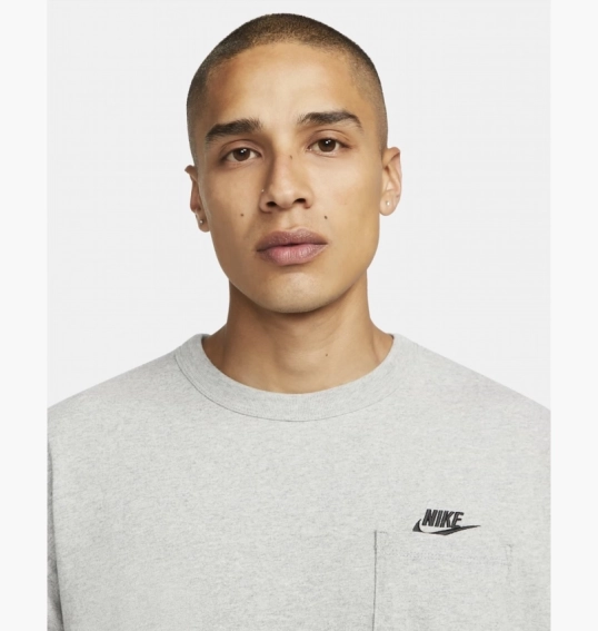 Футболка чоловіча Nike Sportswear Premium Essentials Grey DQ9295-063 фото 12 — інтернет-магазин Tapok