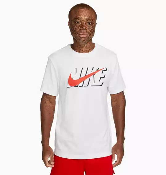 Футболка Nike Tee Swoosh Block White DZ3276-100 фото 1 — интернет-магазин Tapok