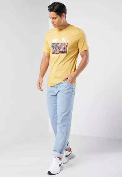 Футболка чоловіча Nike Circa Tee Yellow DZ2687-725 фото 4 — інтернет-магазин Tapok