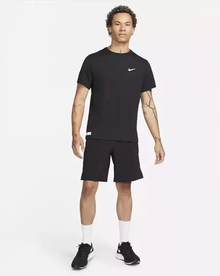 Шорты Nike Dri-Fit Unlimited 23 Cm Black DV9330-010 фото 2 — интернет-магазин Tapok