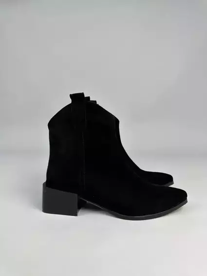 Ботинки казаки женские замшевые черного цвета на каблуке демисезонные фото 10 — интернет-магазин Tapok