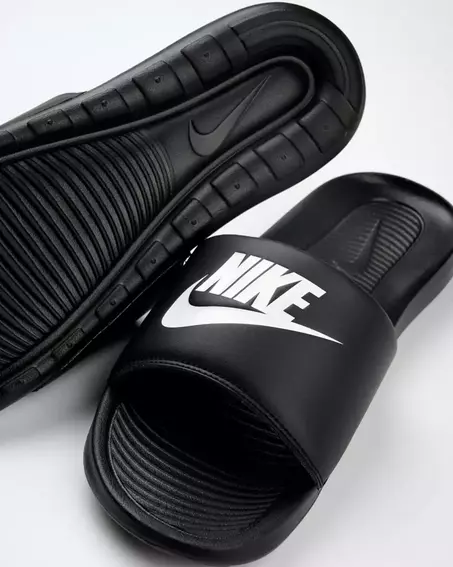 Шлепанцы мужские NIKE VICTORI ONE CN9675-002 фото 4 — интернет-магазин Tapok