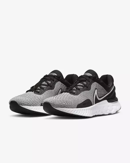 Кроссовки мужские NIKE REACT MILER 3 DD0490-101 фото 2 — интернет-магазин Tapok