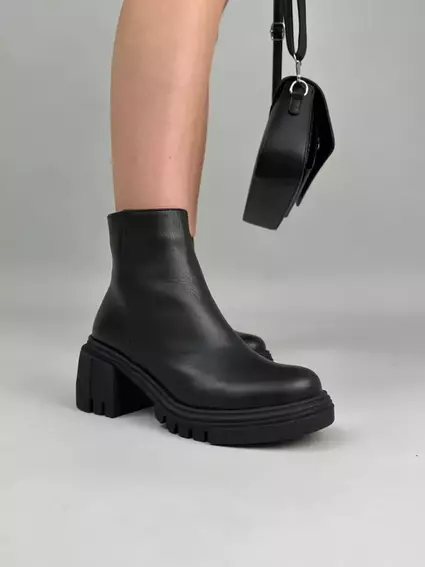 Ботинки женские кожаные черного цвета на каблуках демисезонные фото 2 — интернет-магазин Tapok