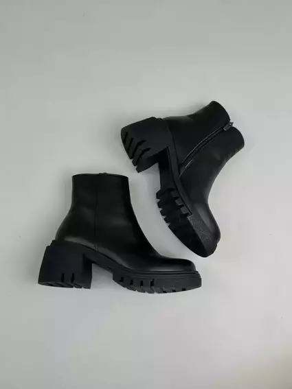 Ботинки женские кожаные черного цвета на каблуках демисезонные фото 13 — интернет-магазин Tapok