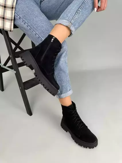 Ботинки женские замшевые черного цвета низкий ход демисезонные фото 4 — интернет-магазин Tapok