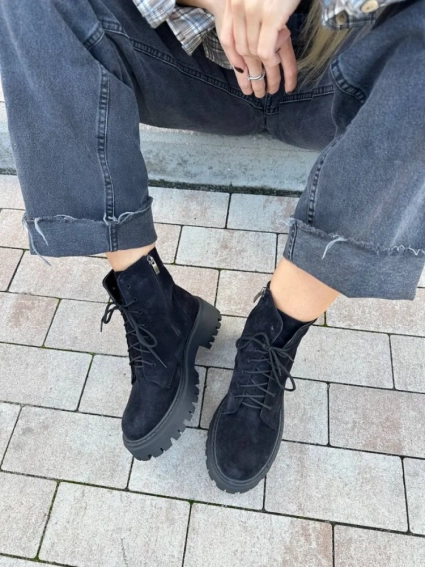 Ботинки женские замшевые черного цвета низкий ход демисезонные фото 12 — интернет-магазин Tapok