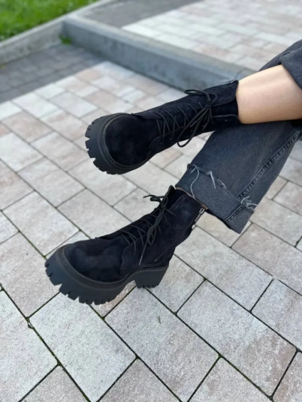 Ботинки женские замшевые черного цвета низкий ход демисезонные фото 15 — интернет-магазин Tapok