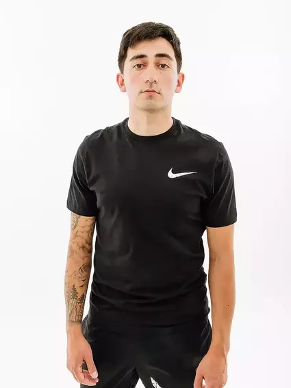 Футболка Nike M NSW TEE CLUB+ HDY PRNT SWSH FD4200-010 фото 1 — интернет-магазин Tapok