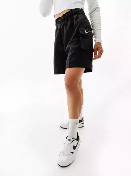 Шорты Nike W NSW ESSNTL WVN HR SHORT DM6247-010 фото 1 — интернет-магазин Tapok