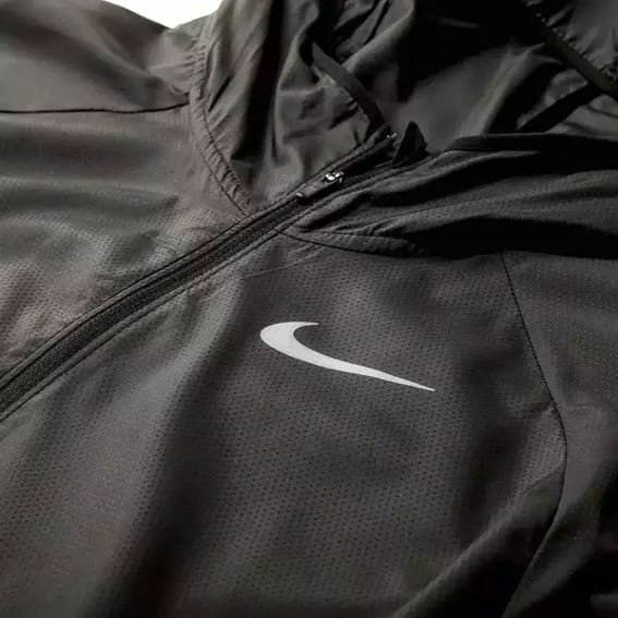 Куртка Nike Essential Running Hooded Black BV4870-010 фото 4 — интернет-магазин Tapok