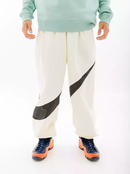 Брюки Nike SWOOSH PANT FB7880-113 фото 1 — интернет-магазин Tapok