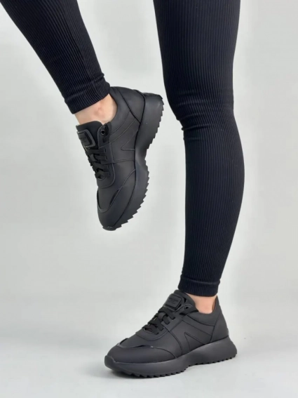 Кросівки жіночі шкіряні чорного кольору фото 2 — інтернет-магазин Tapok