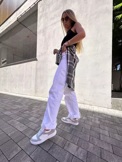 Кеды женские кожаные белые с вставками серой замши фото 7 — интернет-магазин Tapok