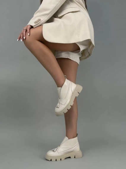 Лоферы женские кожаные молочного цвета демисезонные фото 2 — интернет-магазин Tapok