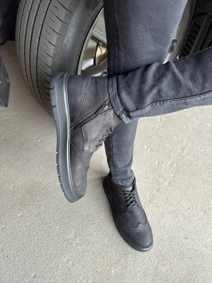 Ботинки мужские из нубука черного цвета демисезонные фото 5 — интернет-магазин Tapok