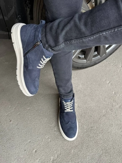 Ботинки мужские из нубука синего цвета демисезонные фото 5 — интернет-магазин Tapok