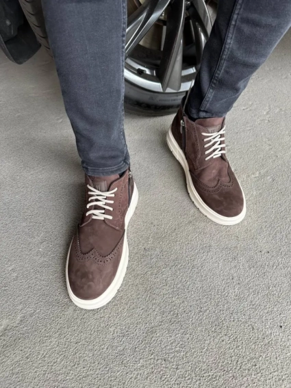 Ботинки мужские из нубука коричневого цвета демисезонные фото 2 — интернет-магазин Tapok