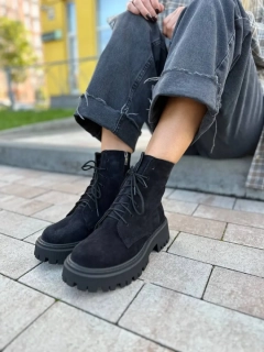 Ботинки женские замшевые черного цвета низкий ход зимние