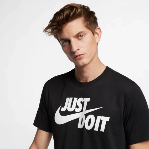 Футболка чоловіча Nike M Nsw Tee Just Do It Swoosh Black AR5006-011 фото 5 — інтернет-магазин Tapok
